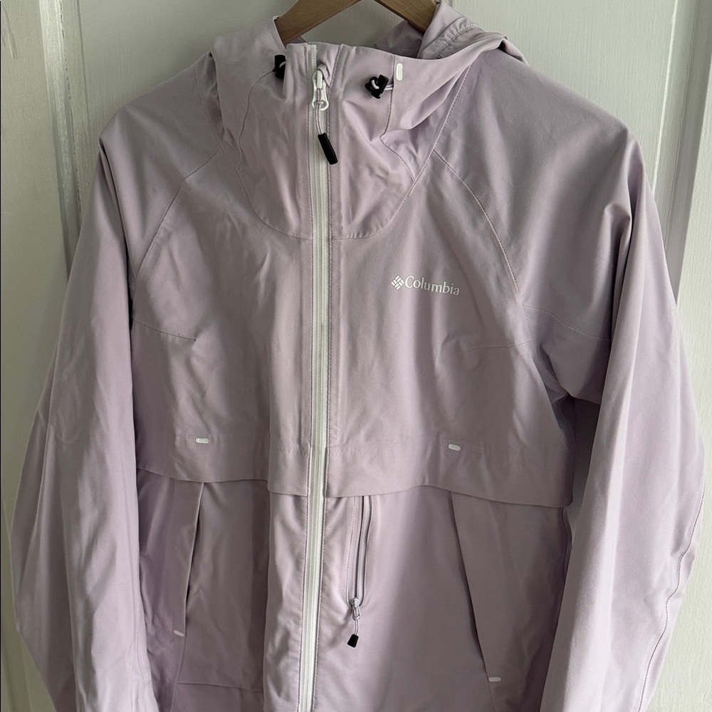 Women’s Columbia light purple rain jacket/ windbreaker size medium like new